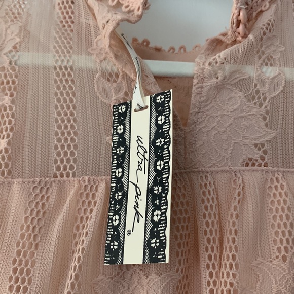 Pink lace top - Picture 7 of 7